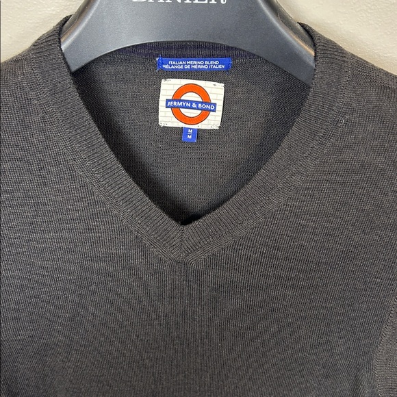 Jermyn & Bond Men’s Italian Merino Wool Blend Black Sweater Vest M V-neck - Picture 2 of 7